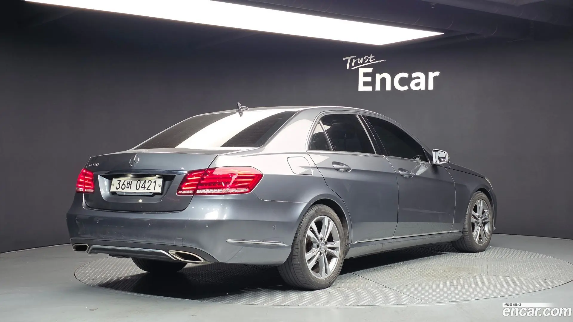 Main__Slider__Photo:E-Class Mercedes-Benz 2016.0-1