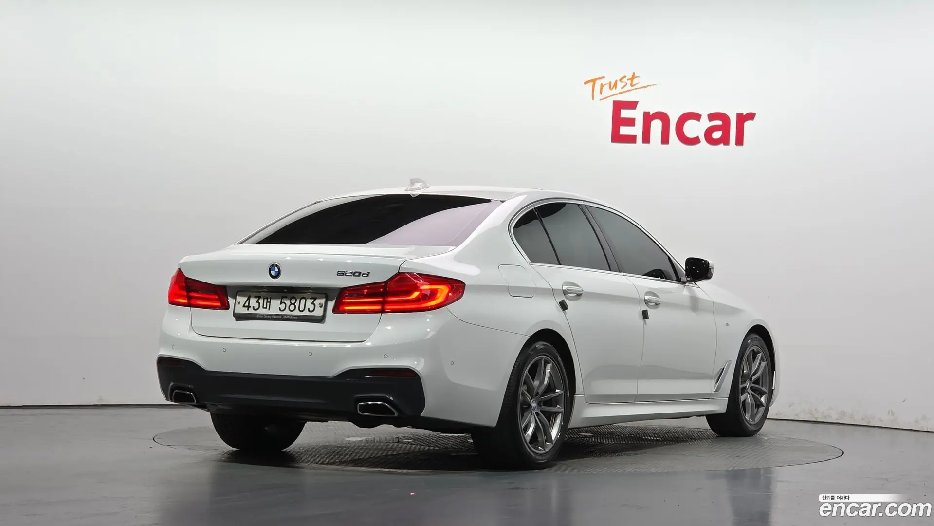 Main__Slider__Photo:5-Series BMW 2018.6-1