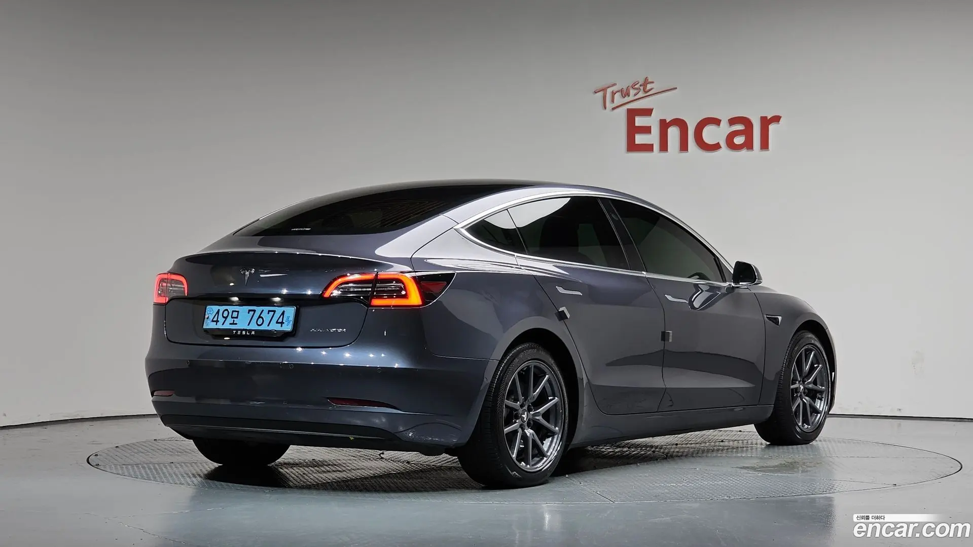 Main__Slider__Photo:Model 3 Tesla 2020.5-1
