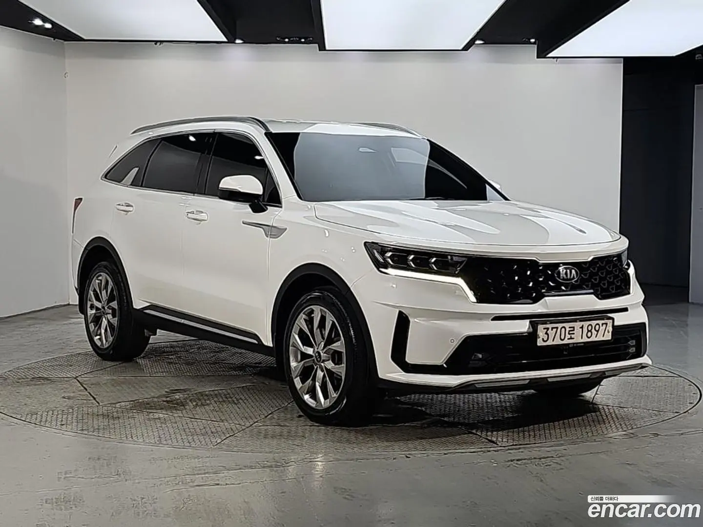 Main__Slider__Photo:Sorento Kia 2020.6-1
