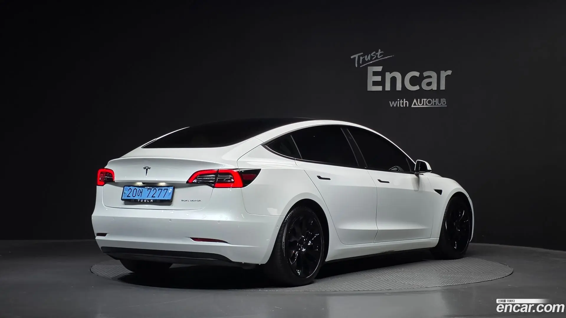 Main__Slider__Photo:Model 3 Tesla 2021.5-1