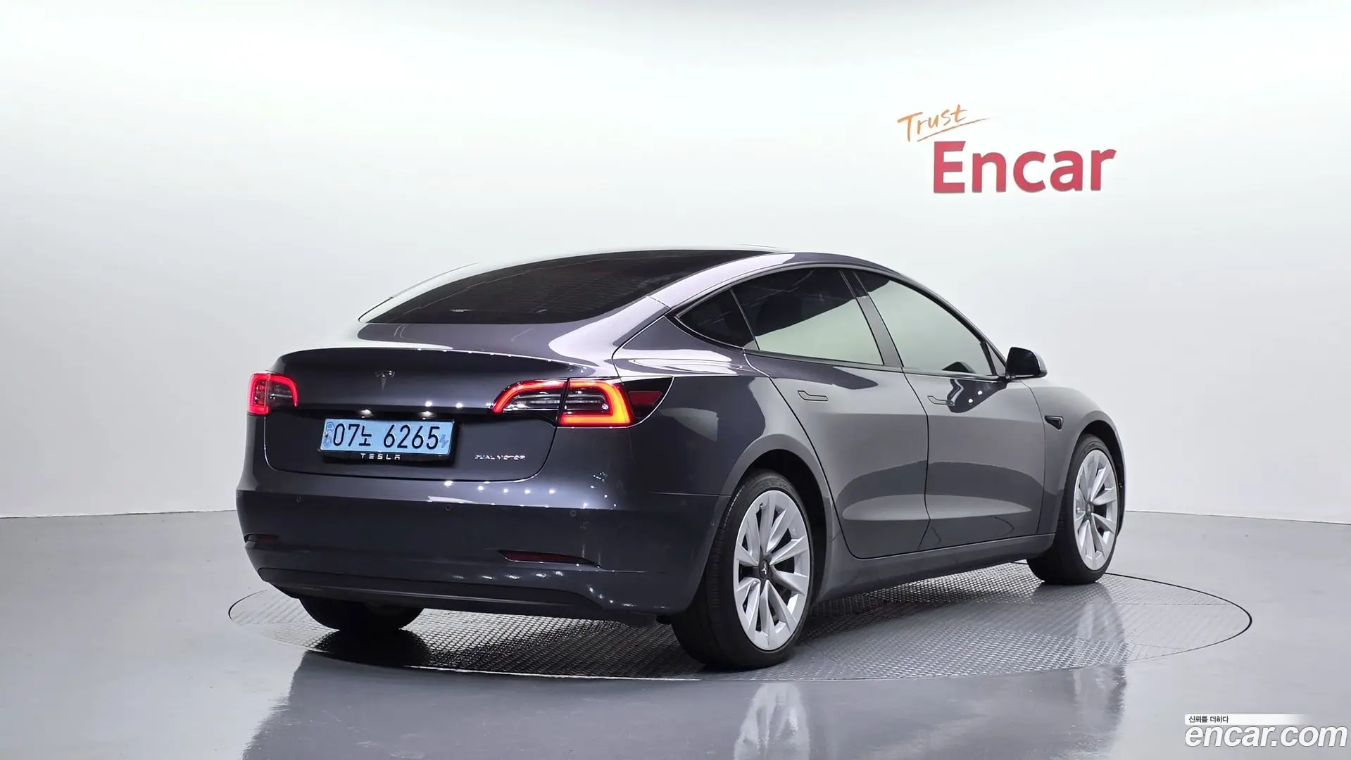 Main__Slider__Photo:Model 3 Tesla 2022.2-1