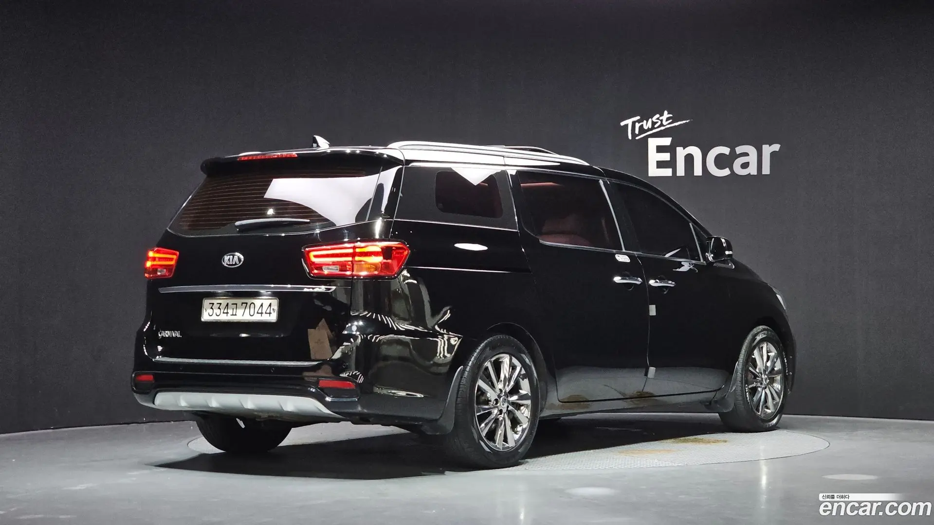 Main__Slider__Photo:Canival Kia 2018.7-1