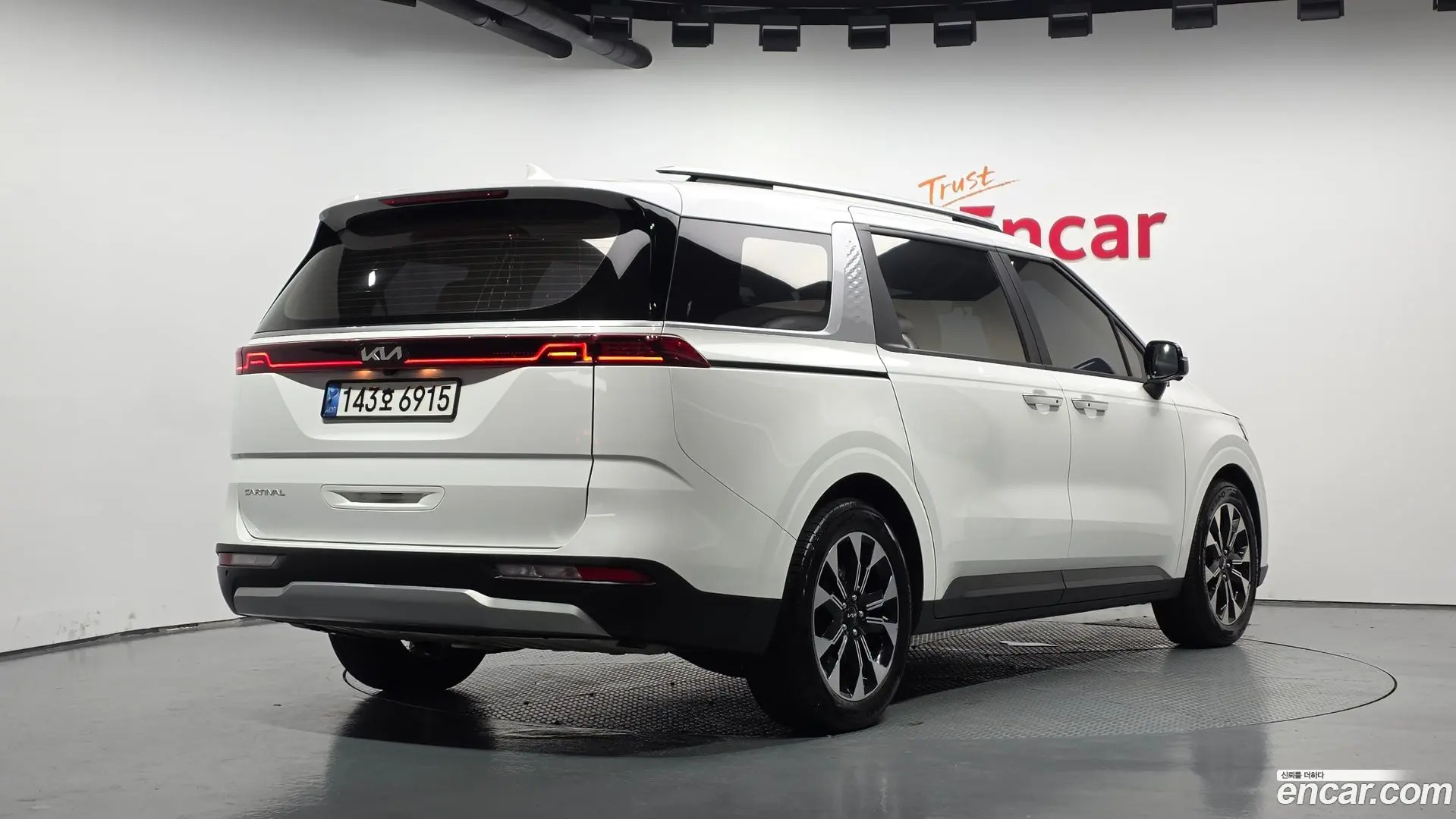 Main__Slider__Photo:Canival Kia 2021.9-1