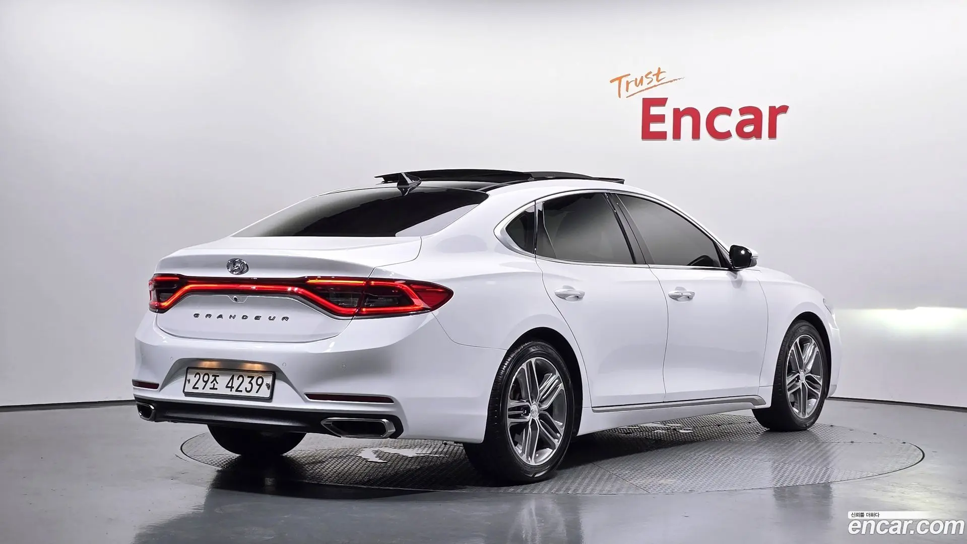 Main__Slider__Photo:Grandeur Hyundai 2017.8-1