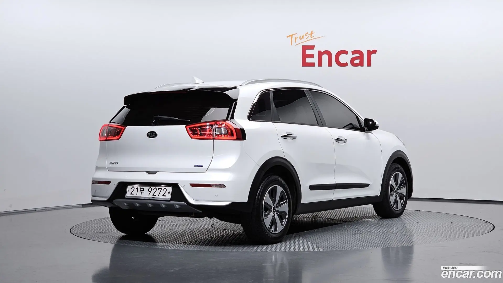 Main__Slider__Photo:Niro Kia 2017.9-1