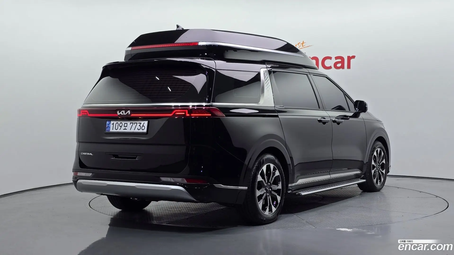 Main__Slider__Photo:Canival Kia 2023.3-1