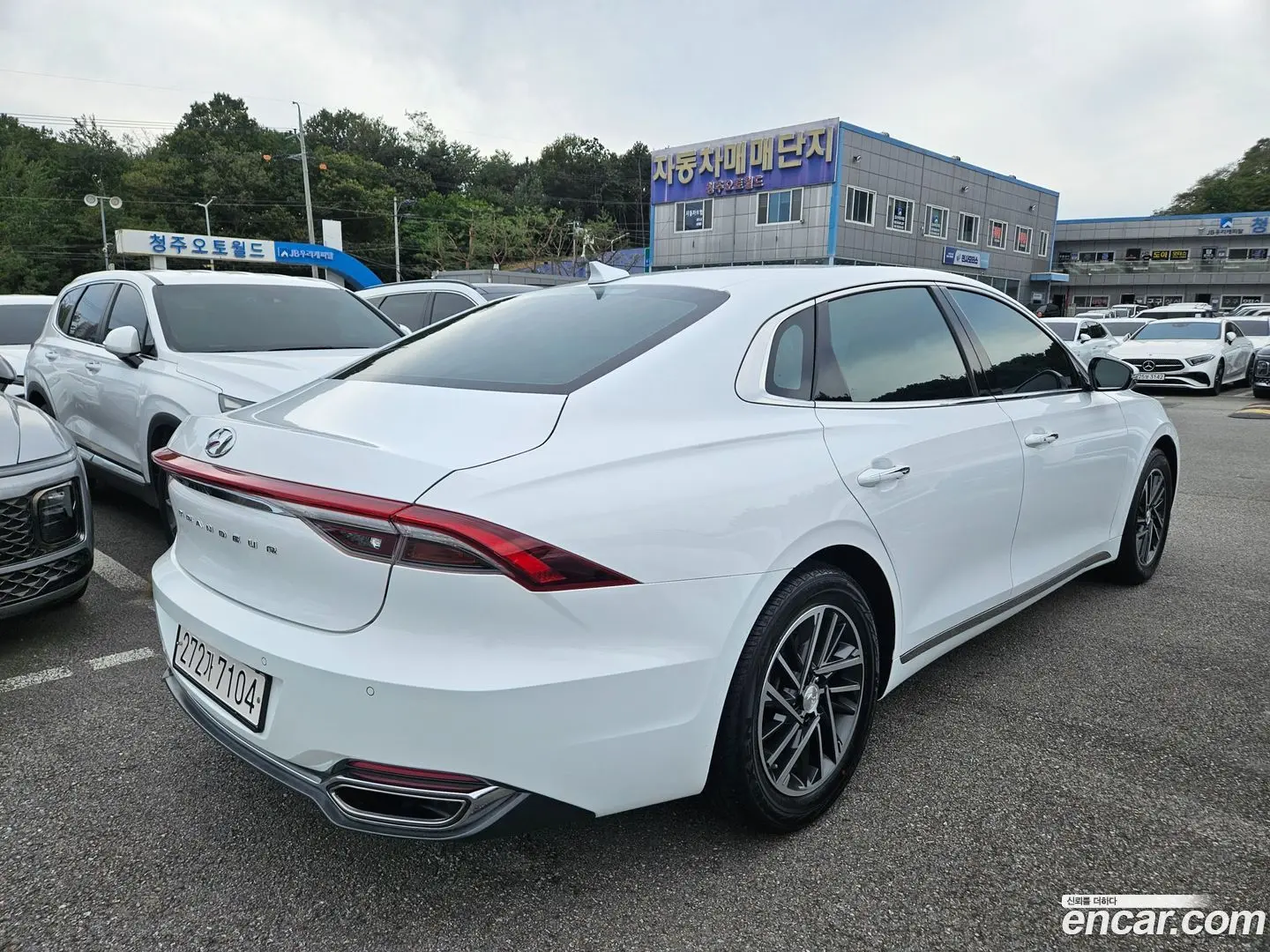 Main__Slider__Photo:Grandeur Hyundai 2022.6-1