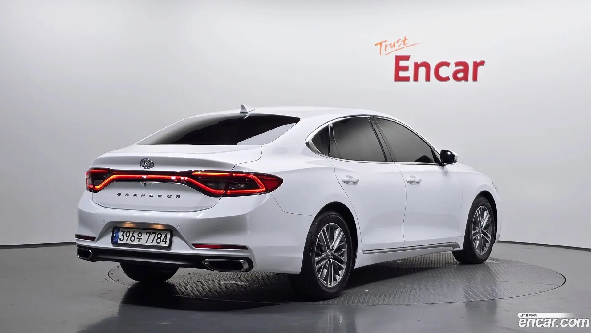 Main__Slider__Photo:Grandeur Hyundai 2017.9-1