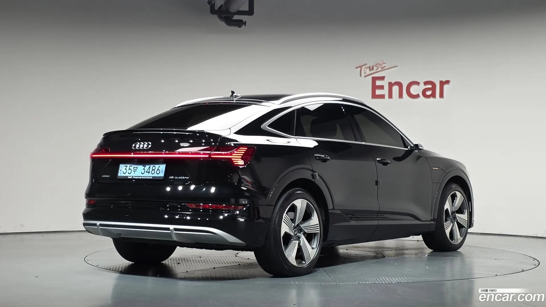 Main__Slider__Photo:e-tron Audi 2021.9-1