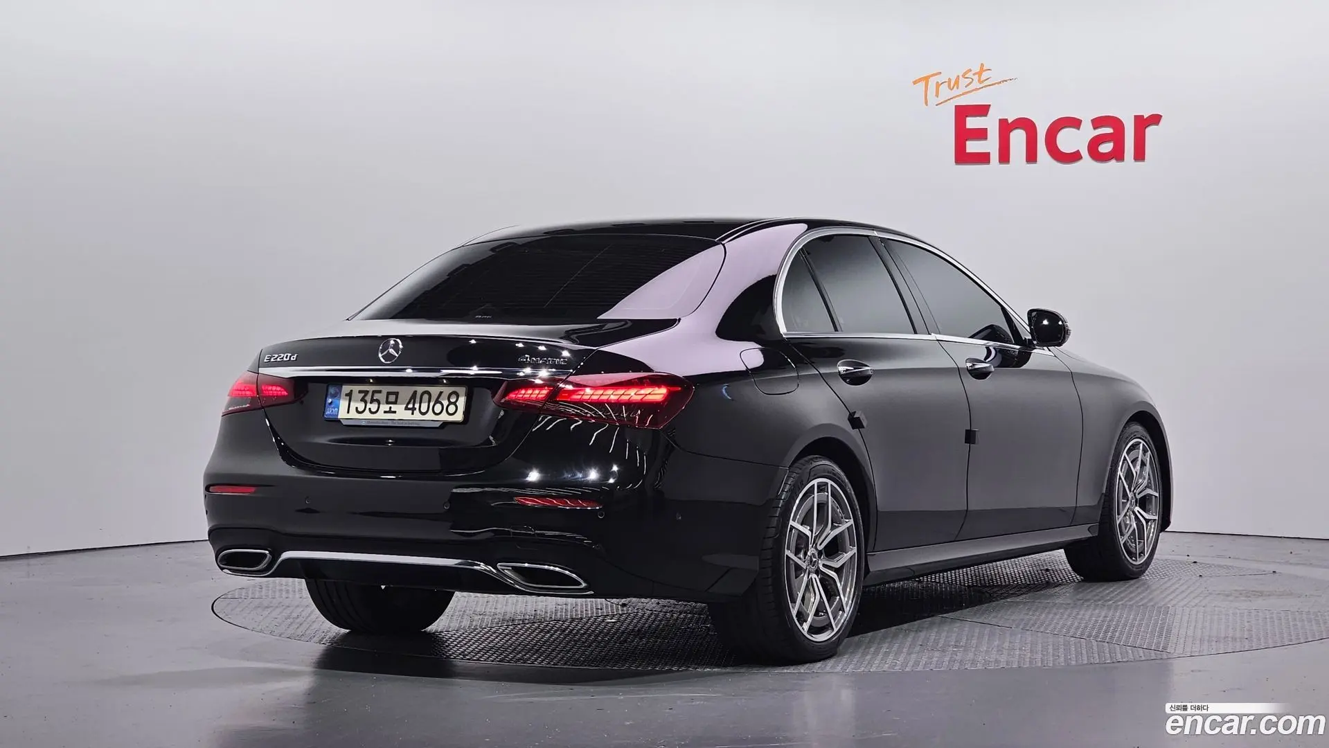 Main__Slider__Photo:E-Class Mercedes-Benz 2022.8-1