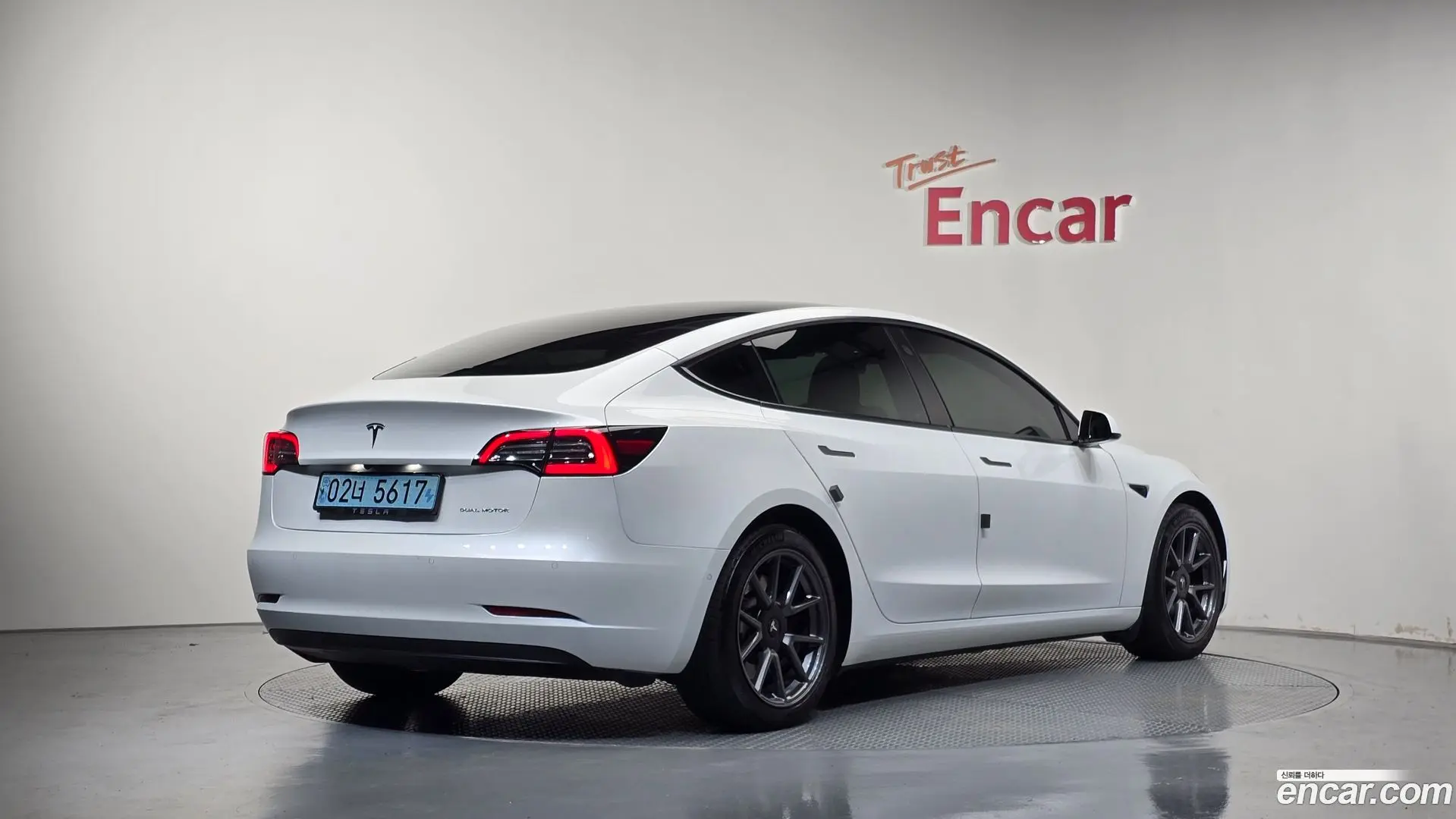 Main__Slider__Photo:Model 3 Tesla 2022.2-1