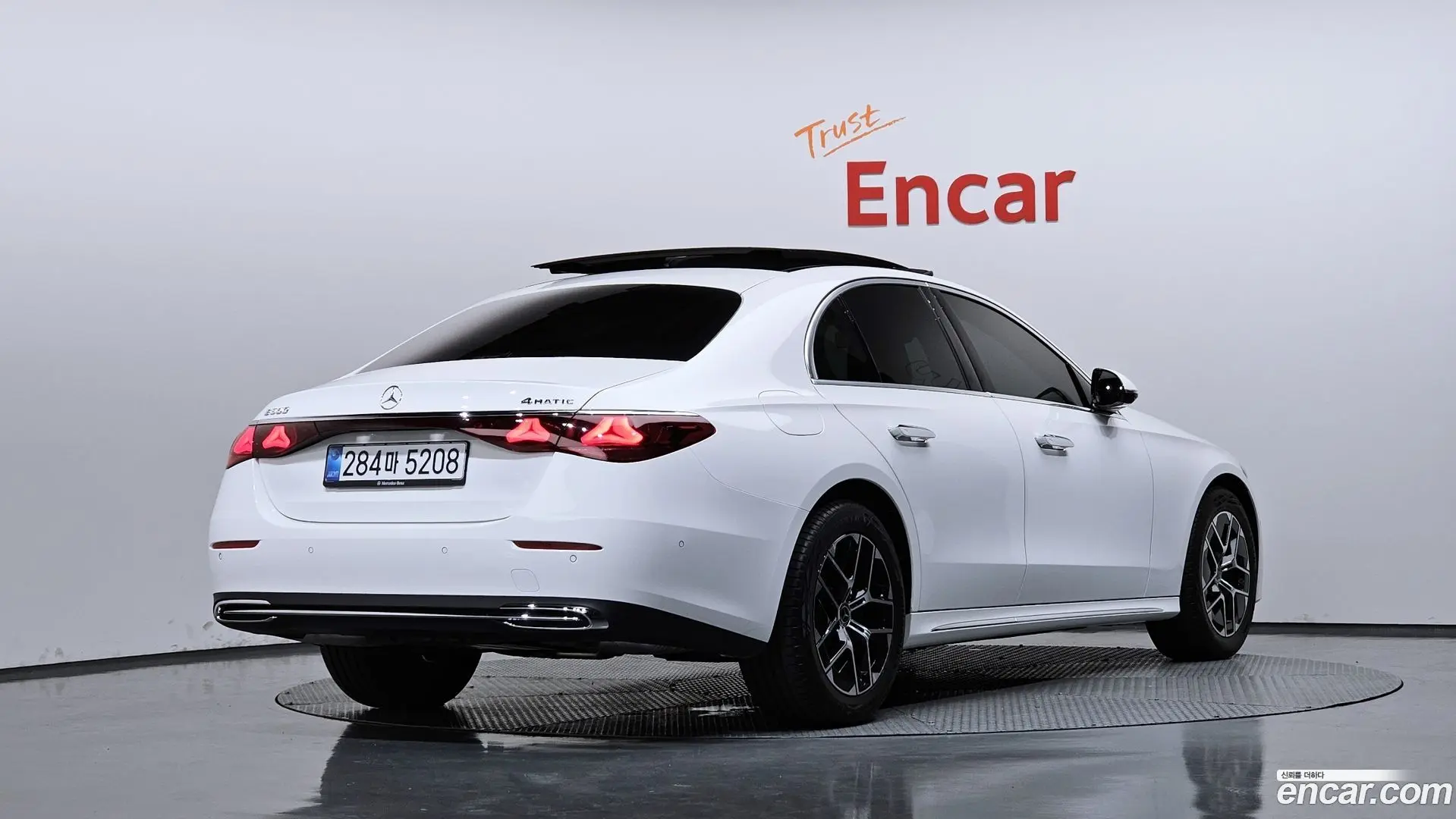 Main__Slider__Photo:E-Class Mercedes-Benz 2026.5-1