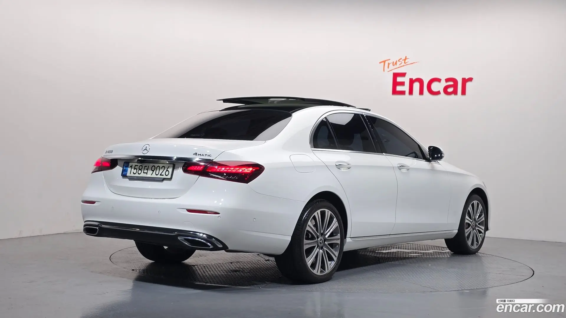 Main__Slider__Photo:E-Class Mercedes-Benz 2021.1-1