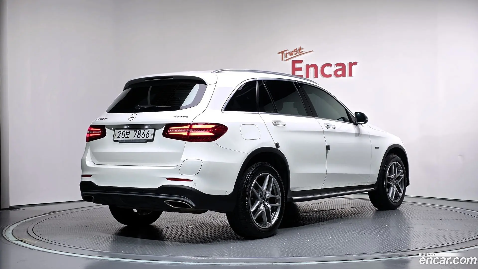 Main__Slider__Photo:GLC-Class Mercedes-Benz 2018.11-1