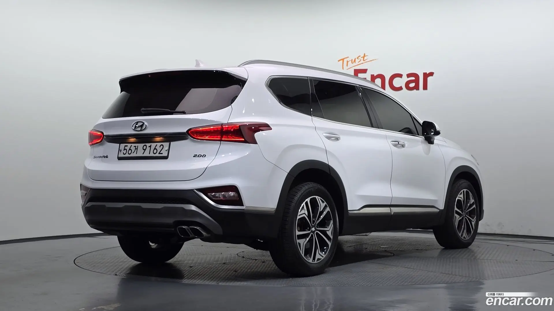 Main__Slider__Photo:Santafe Hyundai 2018.1-1