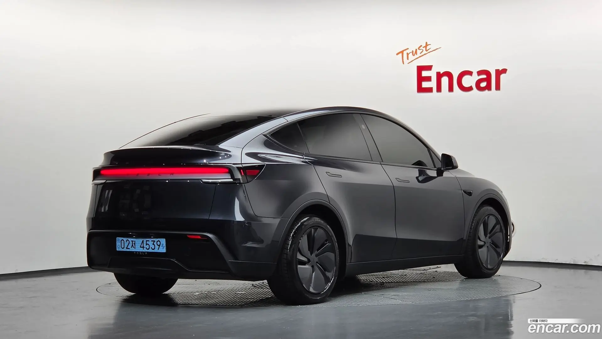 Main__Slider__Photo:Model Y Tesla 2025.5-1