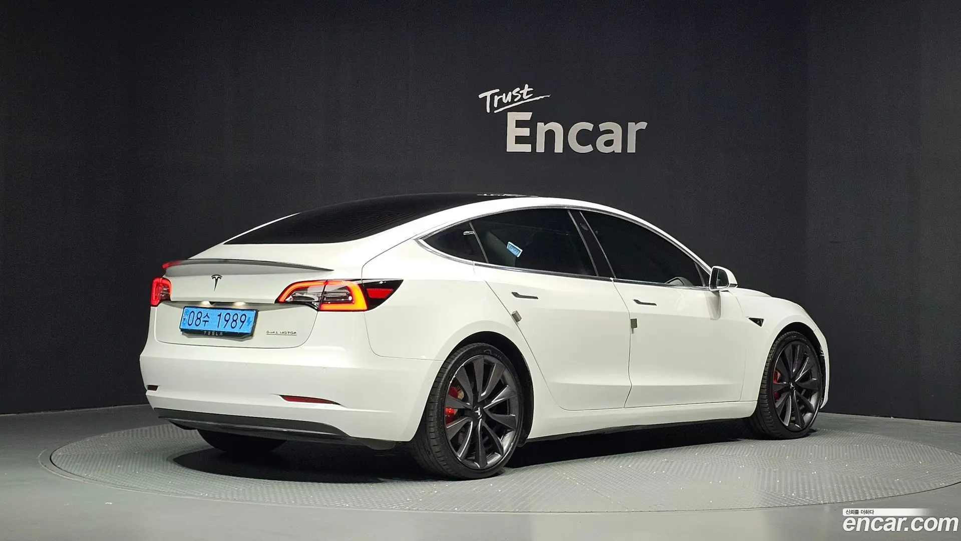 Main__Slider__Photo:Model 3 Tesla 2020.8-1