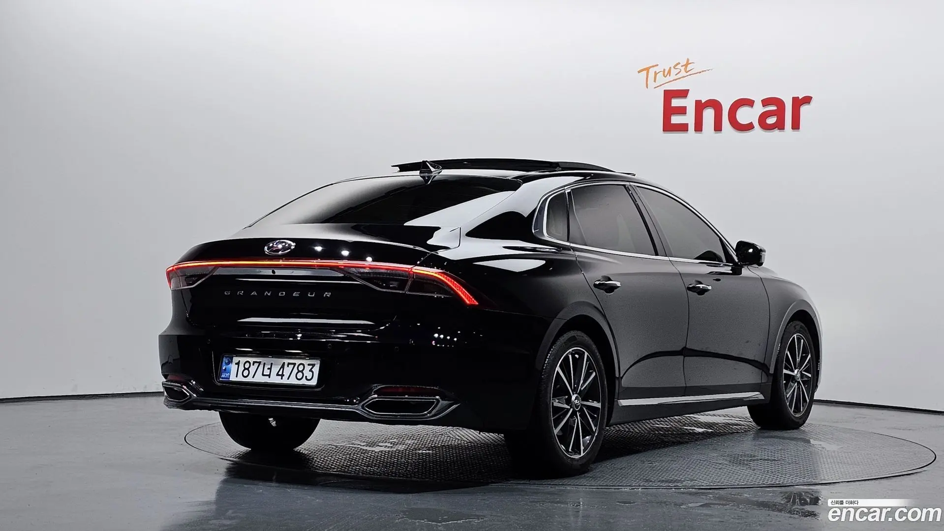 Main__Slider__Photo:Grandeur Hyundai 2022.7-1