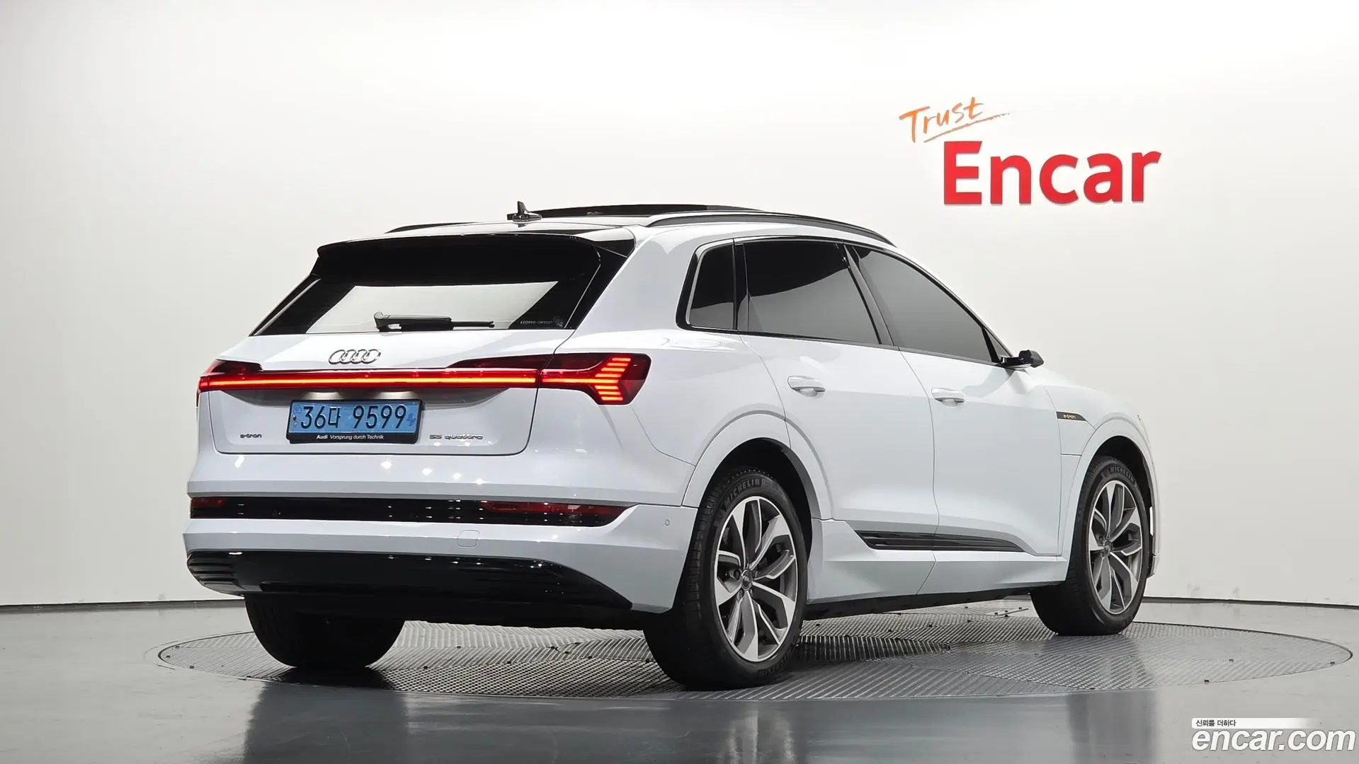 Main__Slider__Photo:e-tron Audi 2020.6-1