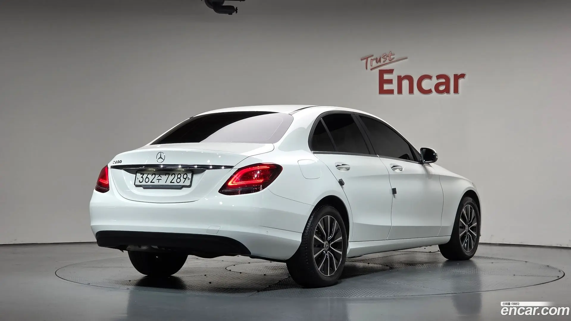 Main__Slider__Photo:C-Class Mercedes-Benz 2019.10-1