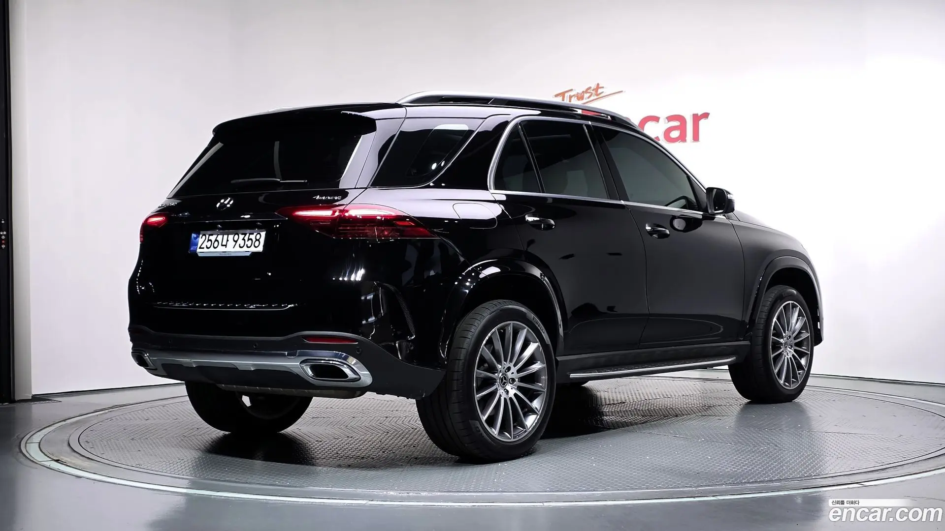 Main__Slider__Photo:GLE-Class Mercedes-Benz 2025.4-1