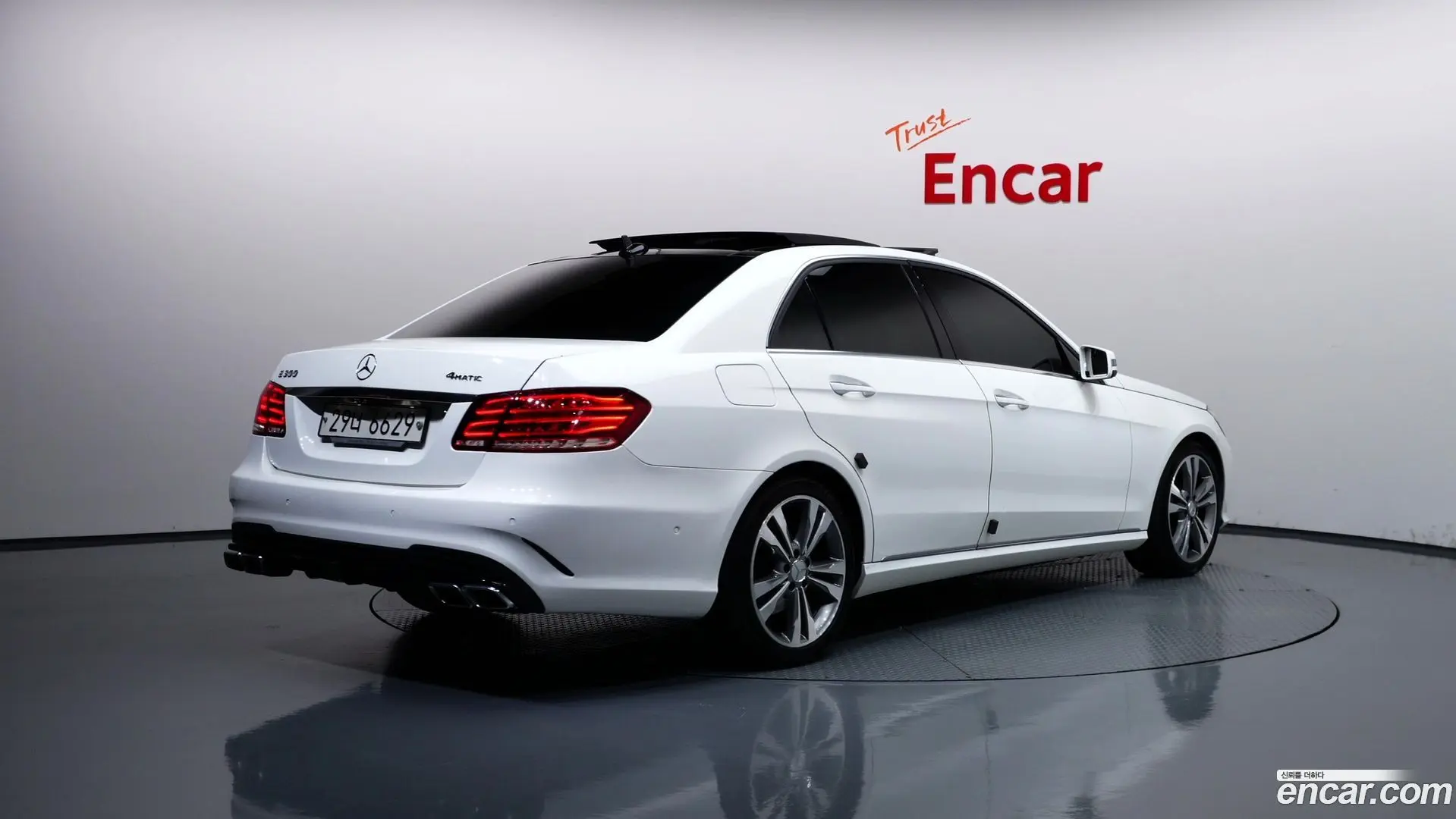 Main__Slider__Photo:E-Class Mercedes-Benz 2013.7-1