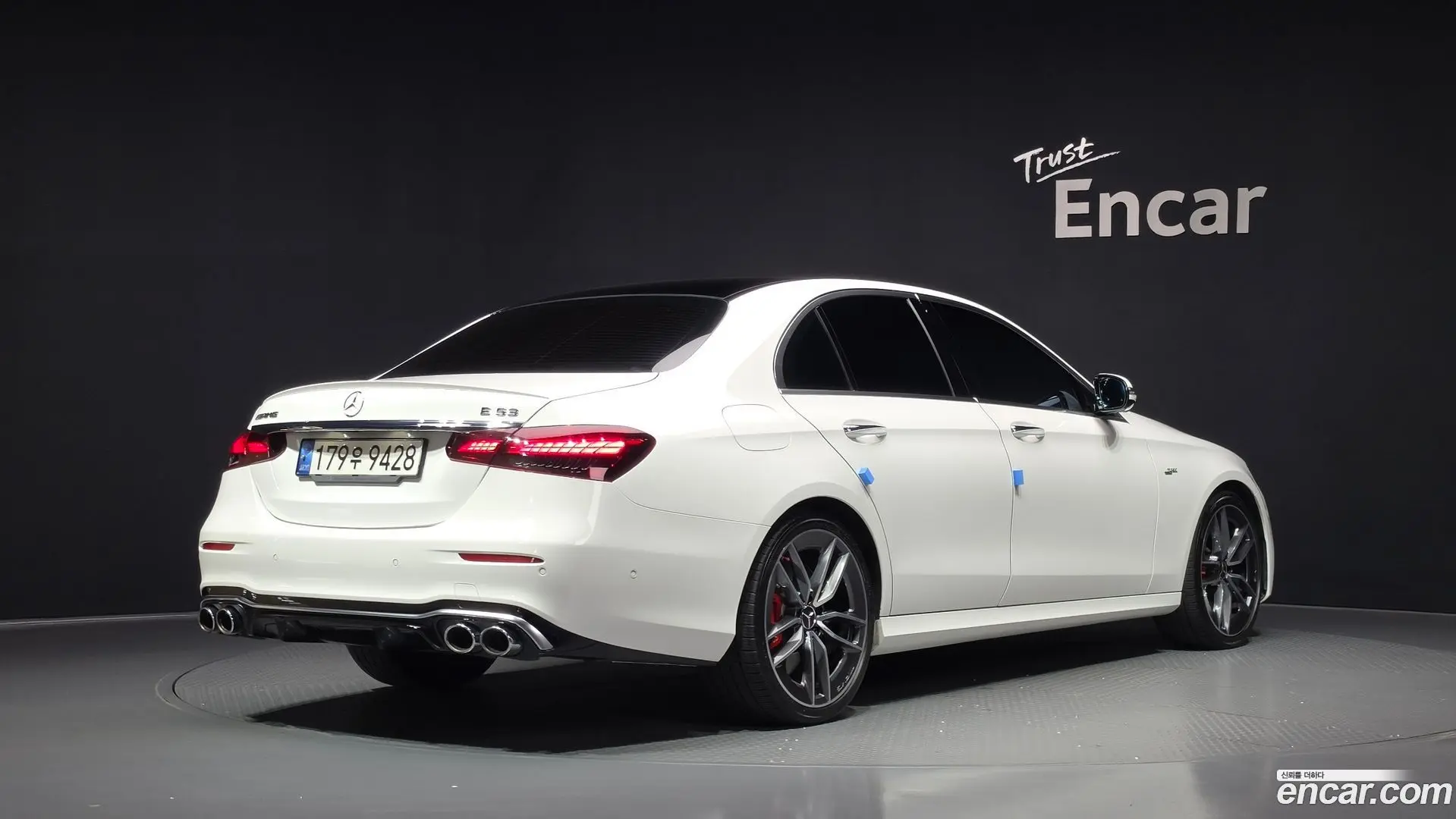 Main__Slider__Photo:E-Class Mercedes-Benz 2022.2-1