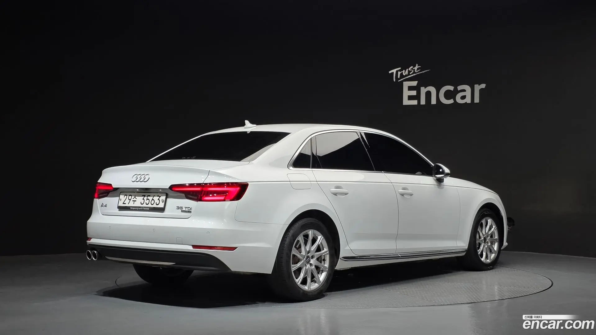 Main__Slider__Photo:A4 Audi 2018.10-1