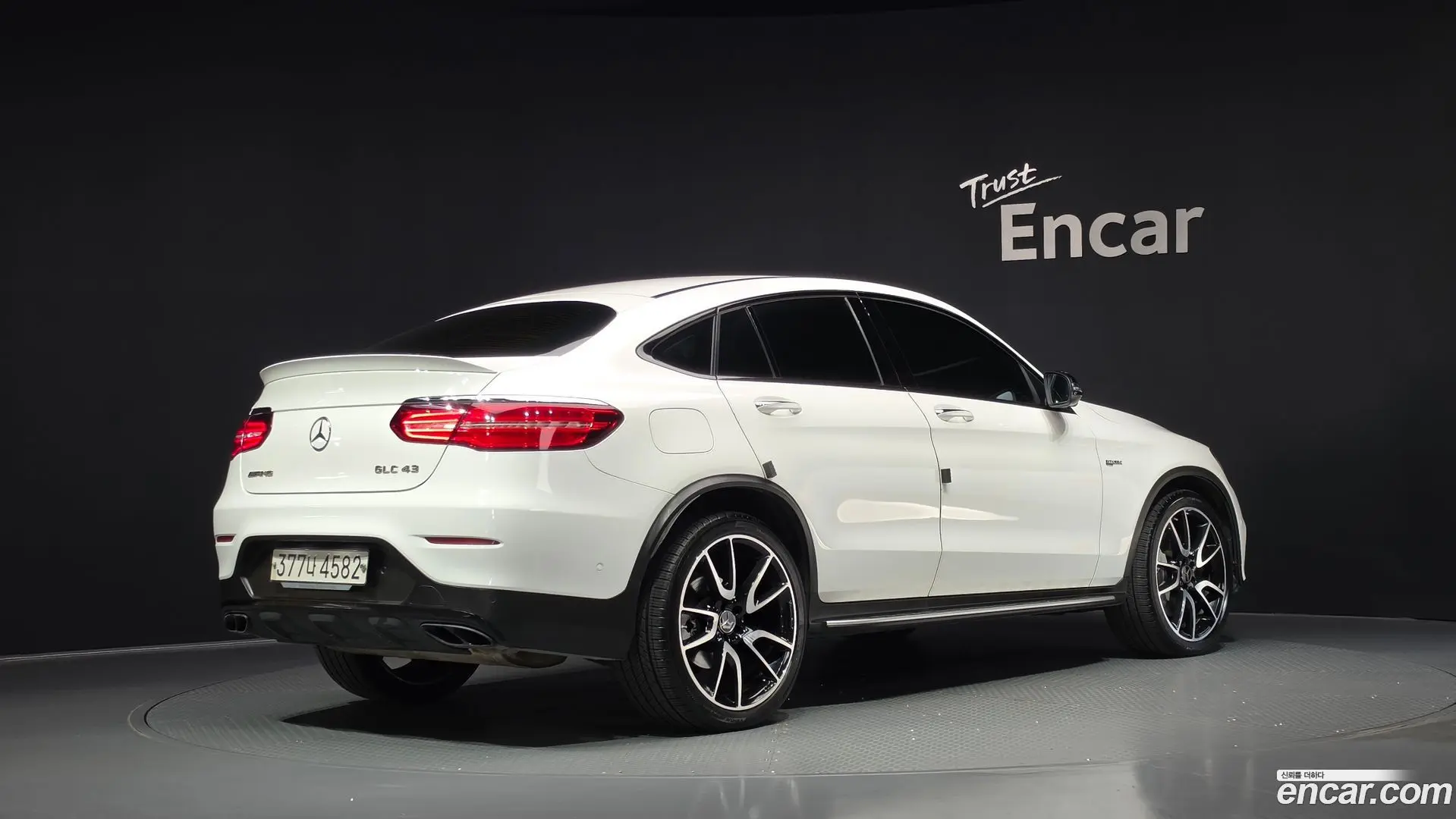 Main__Slider__Photo:GLC-Class Mercedes-Benz 2019.11-1