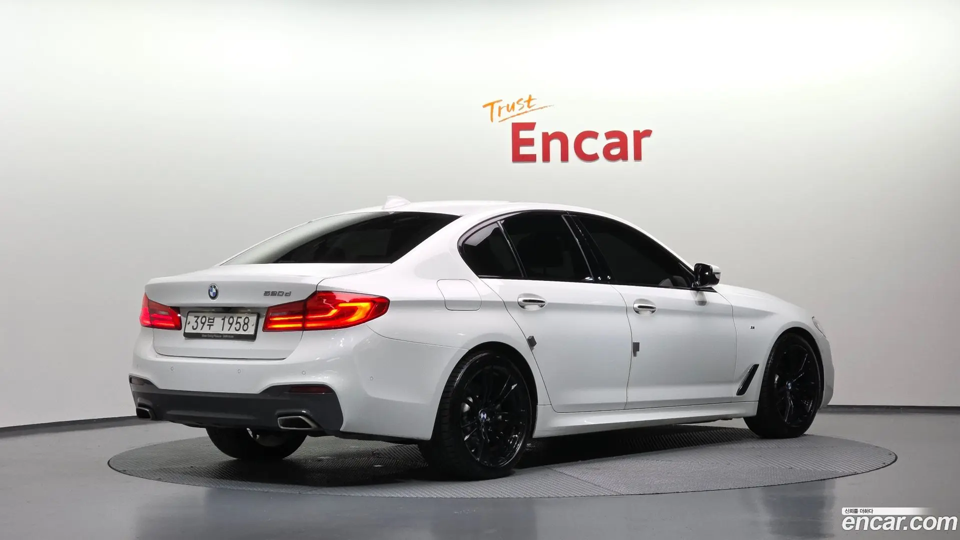 Main__Slider__Photo:5-Series BMW 2017.4-1