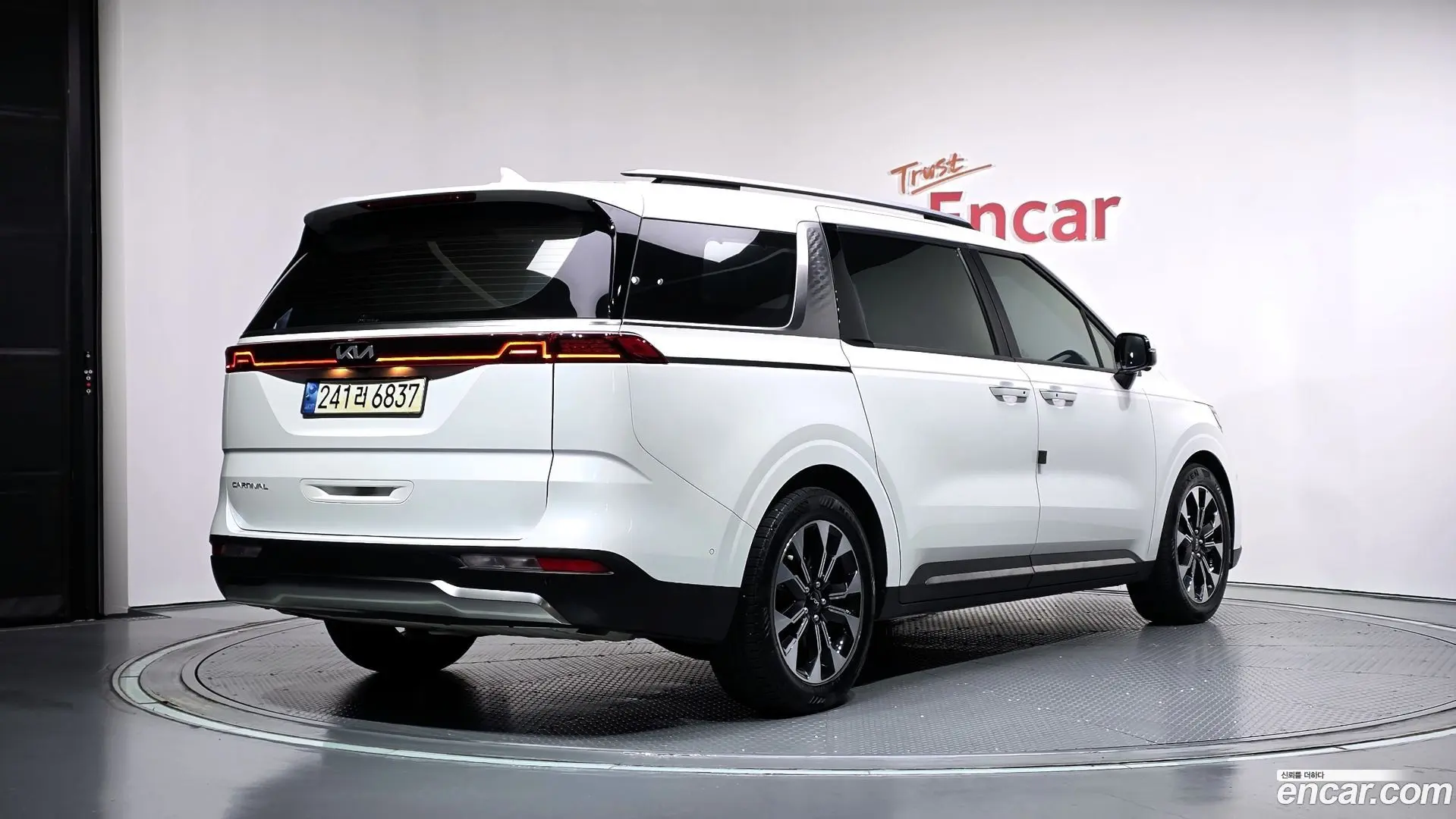 Main__Slider__Photo:Canival Kia 2021.8-1