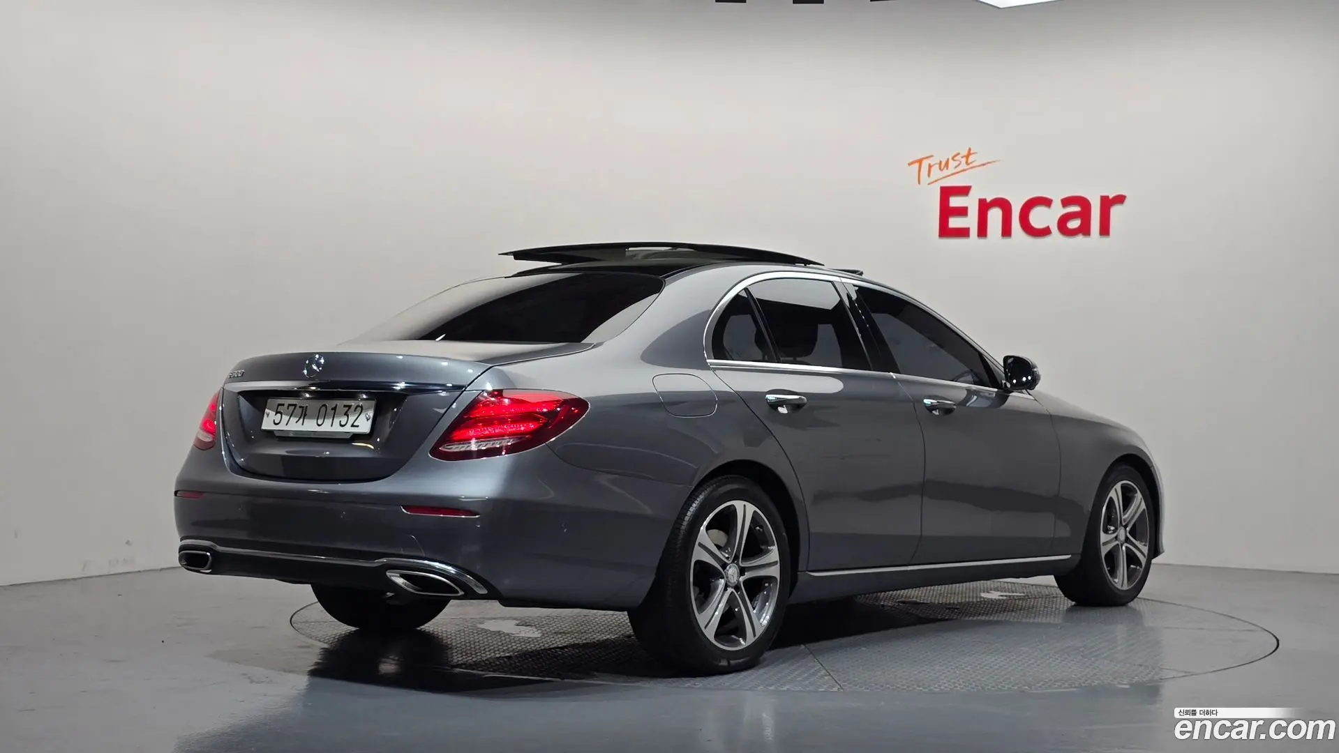 Main__Slider__Photo:E-Class Mercedes-Benz 2016.9-1