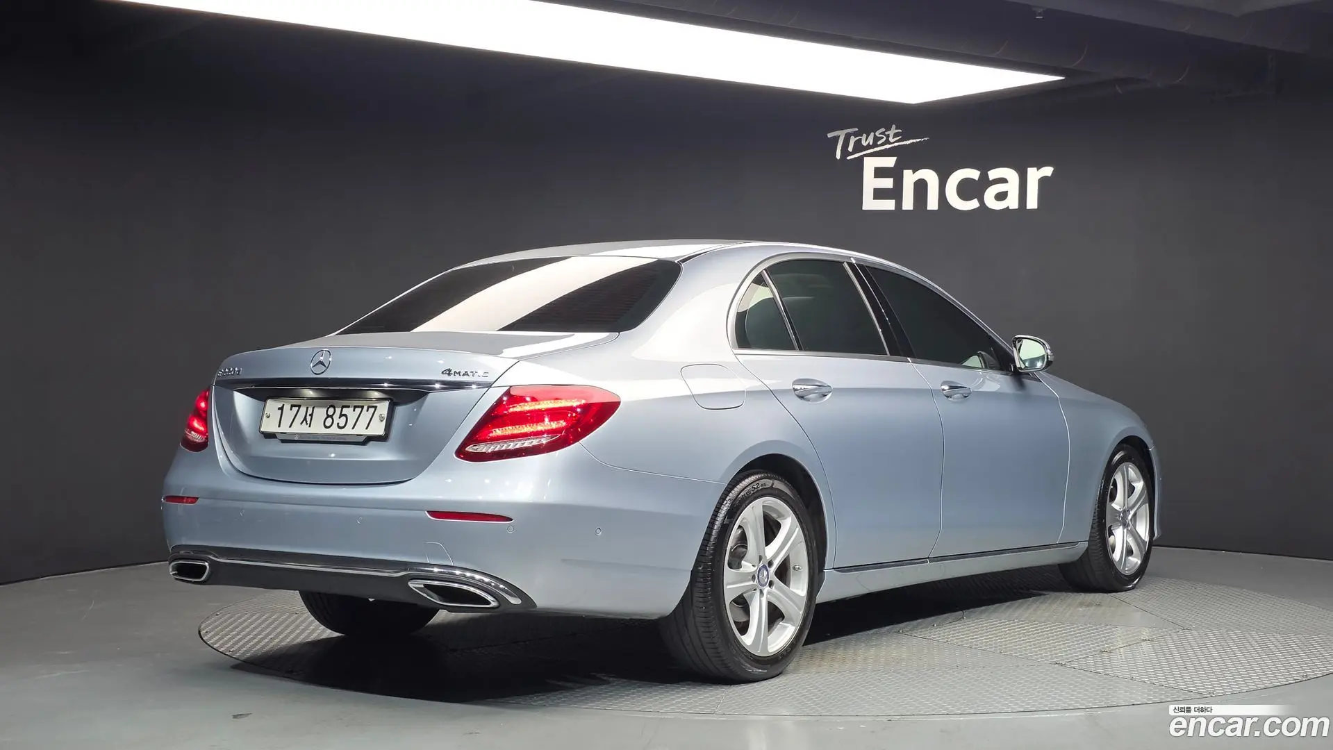 Main__Slider__Photo:E-Class Mercedes-Benz 2017.4-1