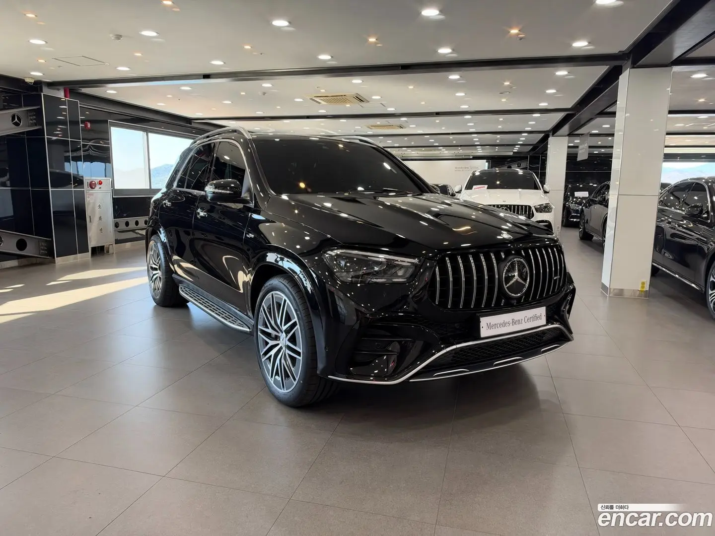 Main__Slider__Photo:GLE-Class Mercedes-Benz 2023.11-1