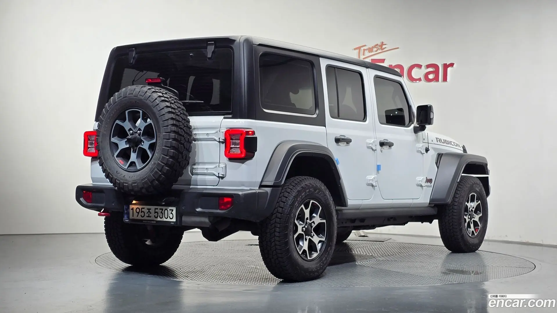 Main__Slider__Photo:Wrangler Jeep 2021.7-1