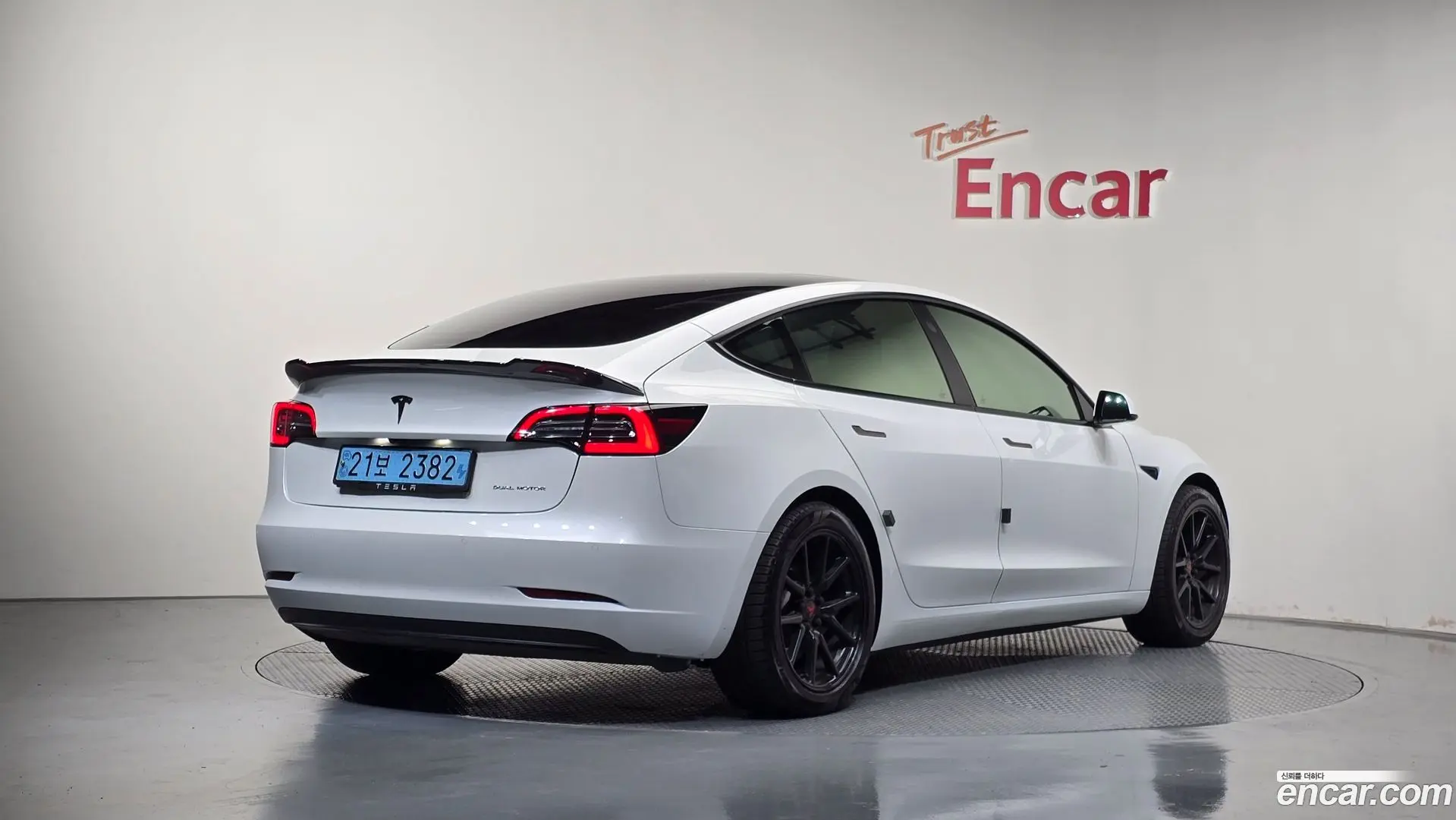 Main__Slider__Photo:Model 3 Tesla 2022.2-1