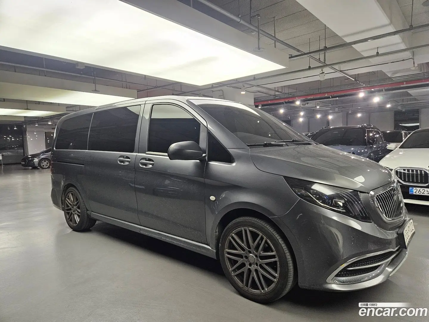 Main__Slider__Photo:V-Class Mercedes-Benz 2020.11-1