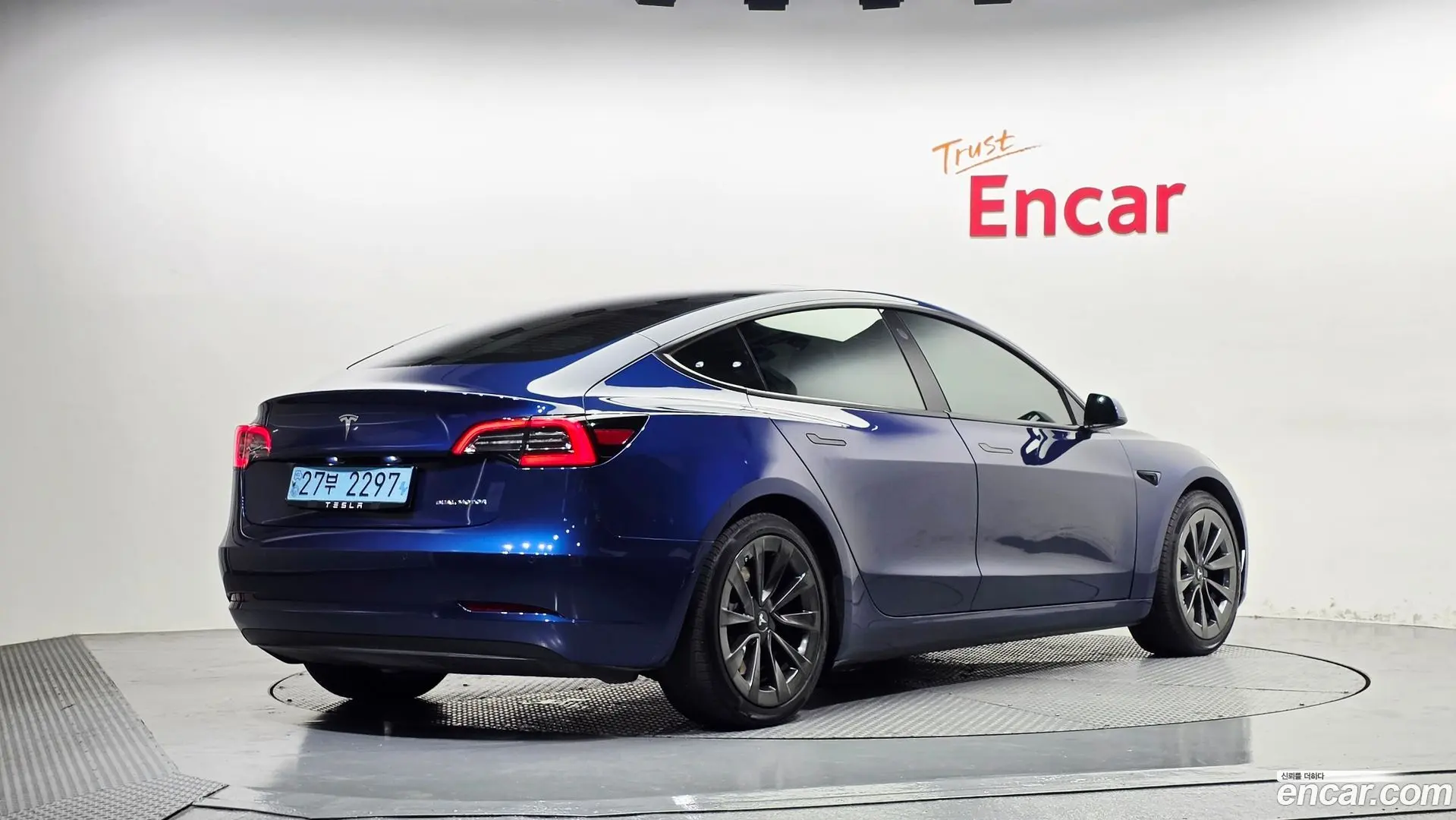 Main__Slider__Photo:Model 3 Tesla 2021.8-1