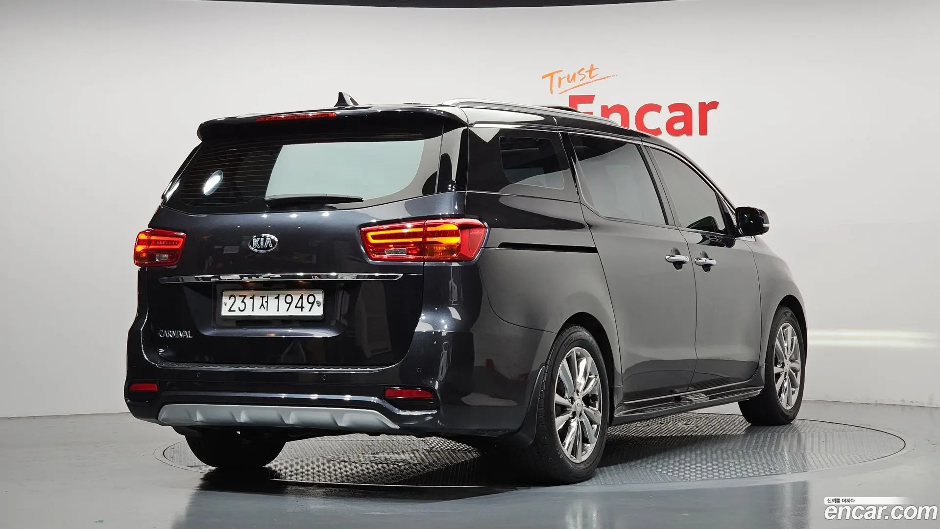 Main__Slider__Photo:Canival Kia 2018.4-1
