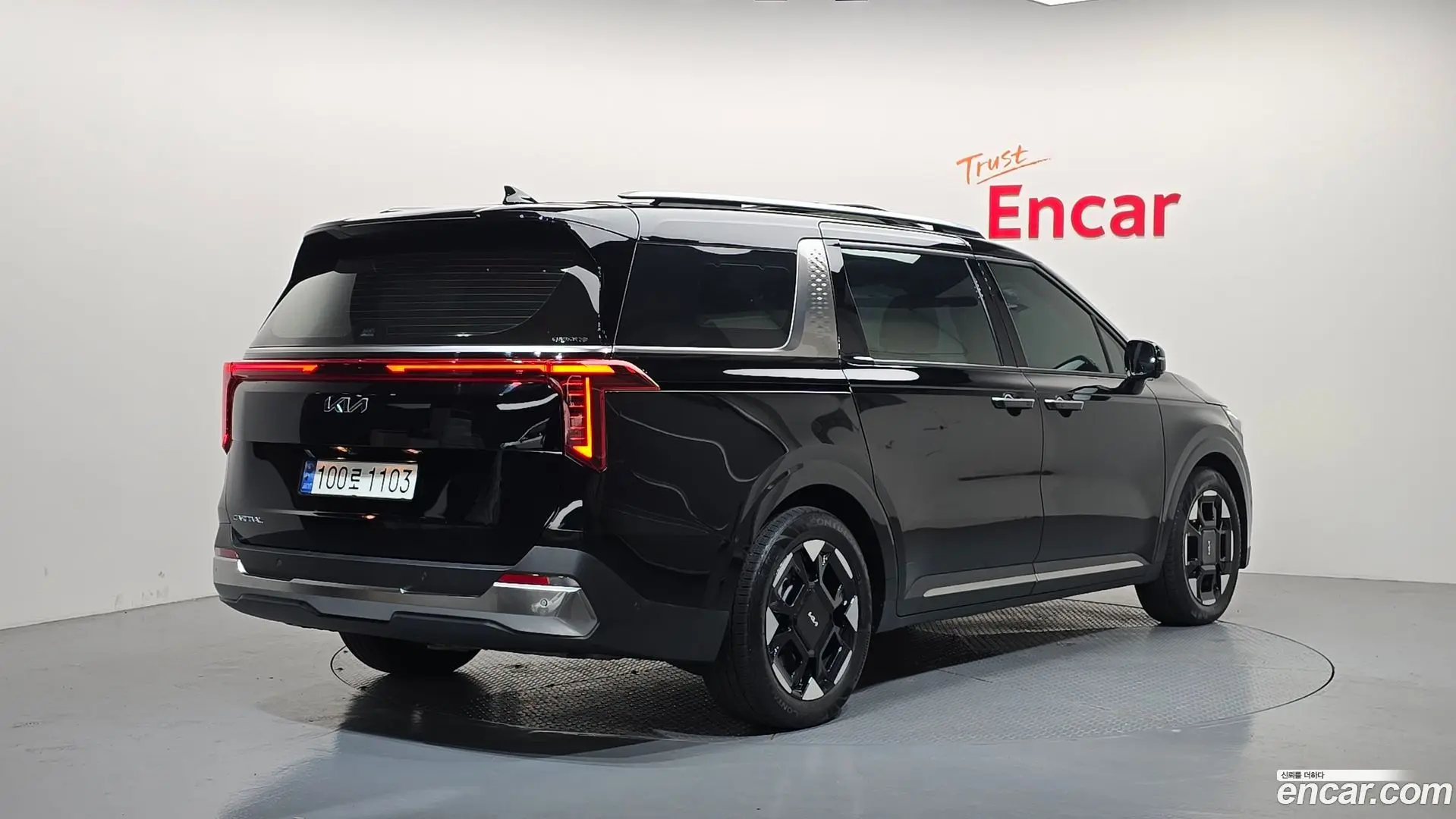 Main__Slider__Photo:Canival Kia 2024.8-1