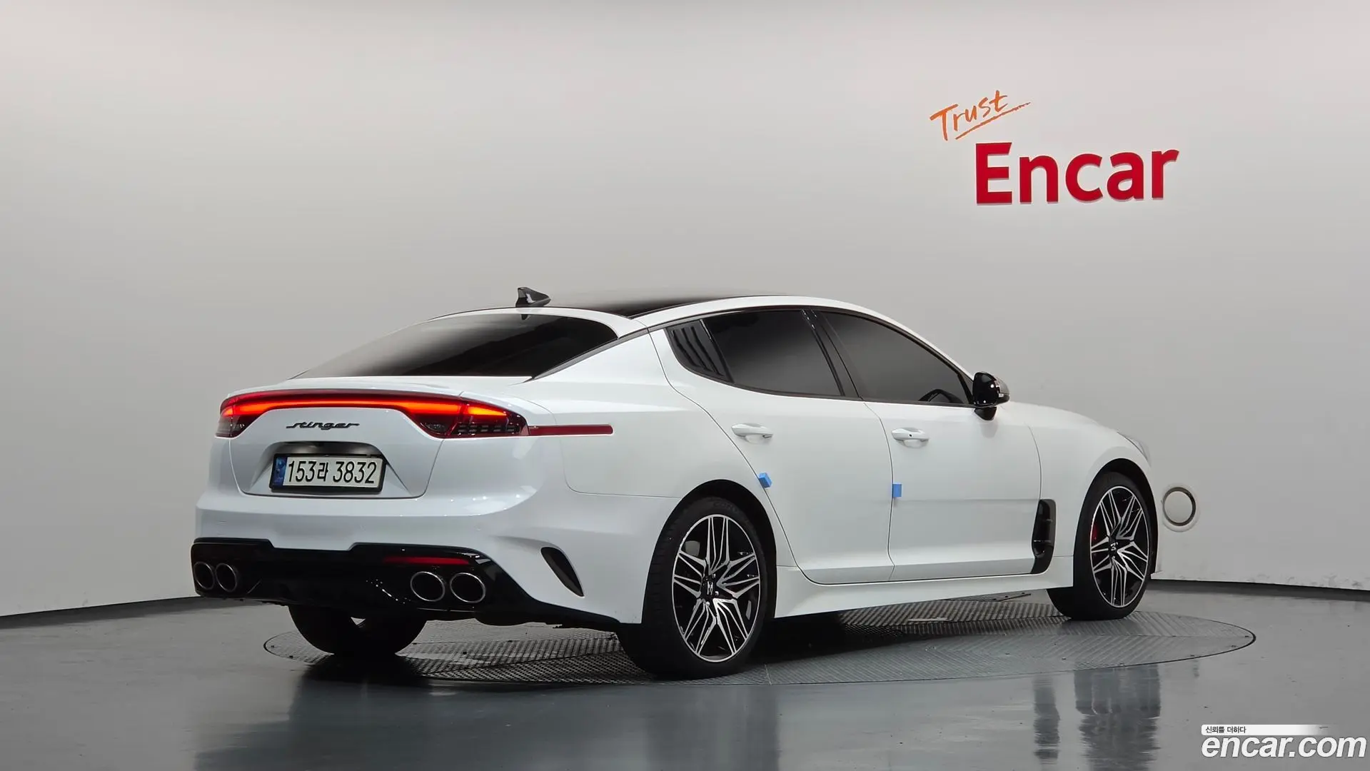 Main__Slider__Photo:Stinger Kia 2018.9-1