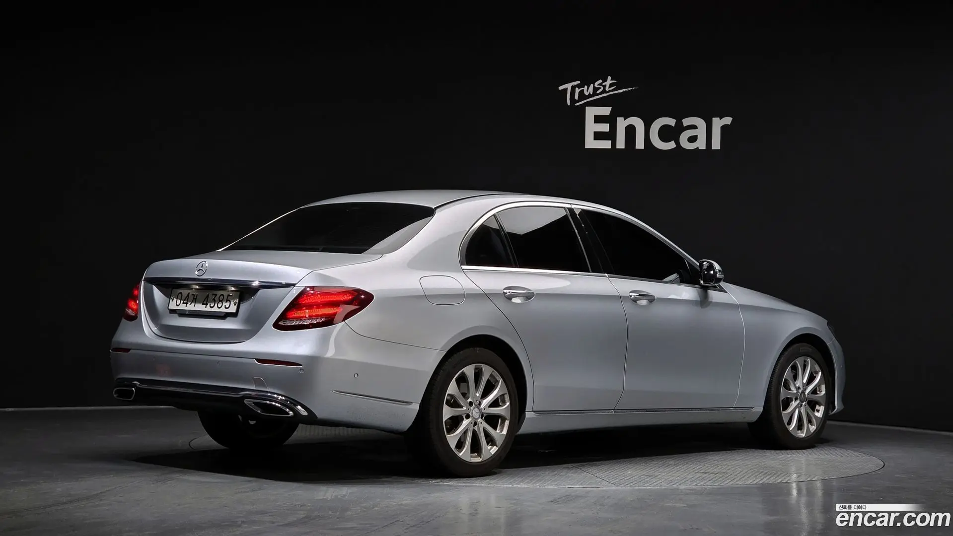 Main__Slider__Photo:E-Class Mercedes-Benz 2017.3-1