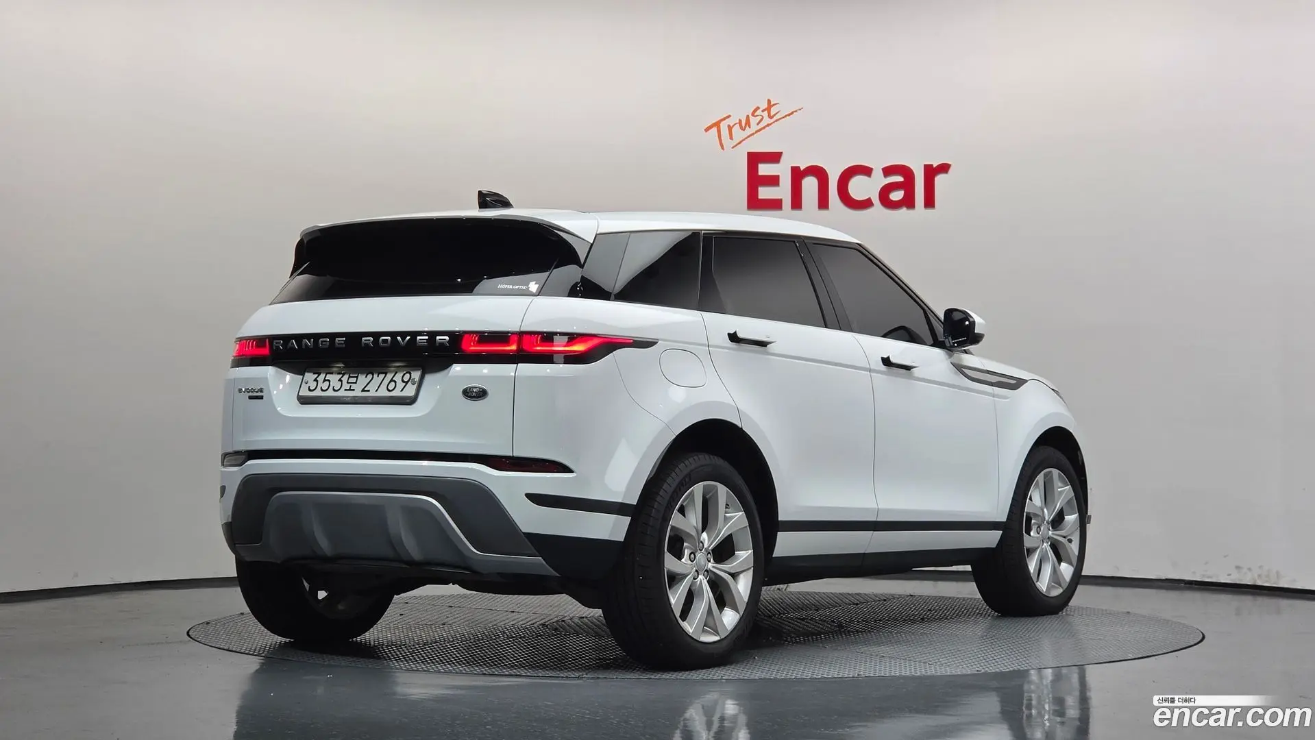 Main__Slider__Photo:Range Rover Evoque Land Rover 2020.2-1