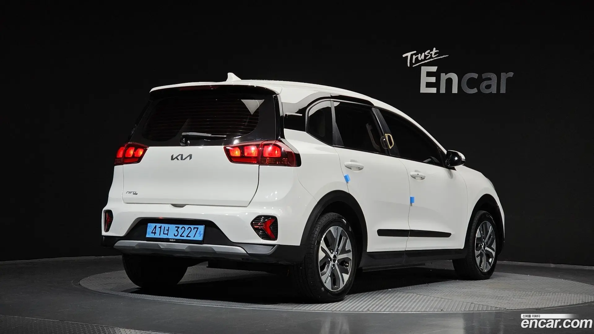 Main__Slider__Photo:Niro Kia 2022.6-1