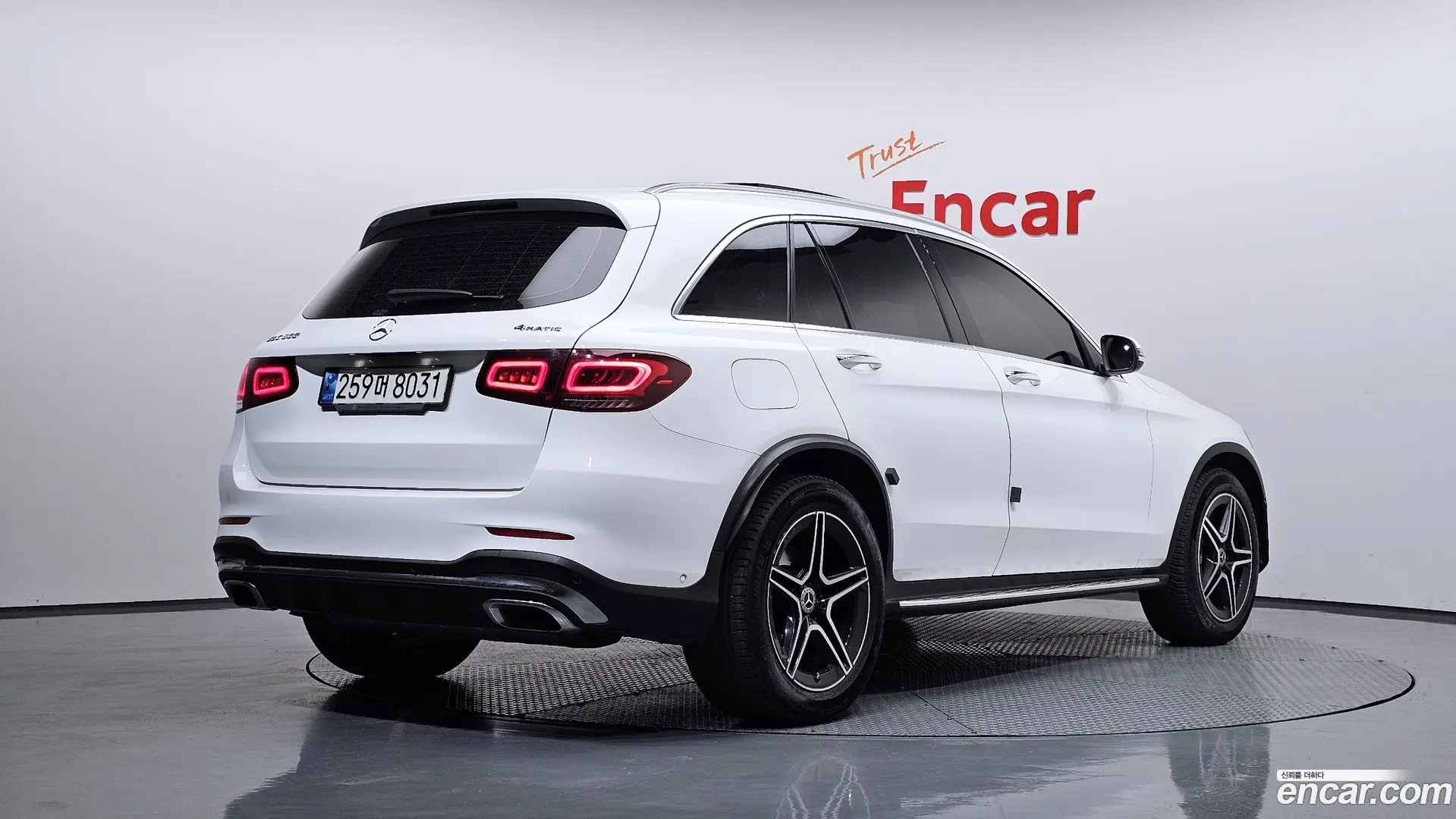 Main__Slider__Photo:GLC-Class Mercedes-Benz 2021.6-1