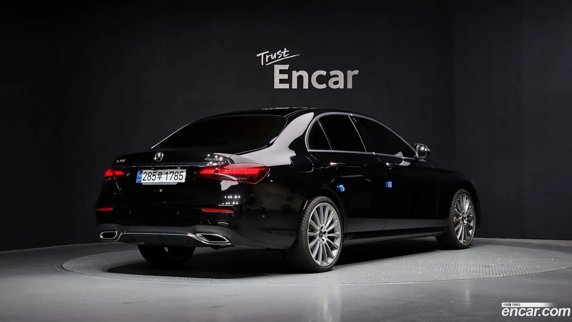 Main__Slider__Photo:E-Class Mercedes-Benz 2021.5-1