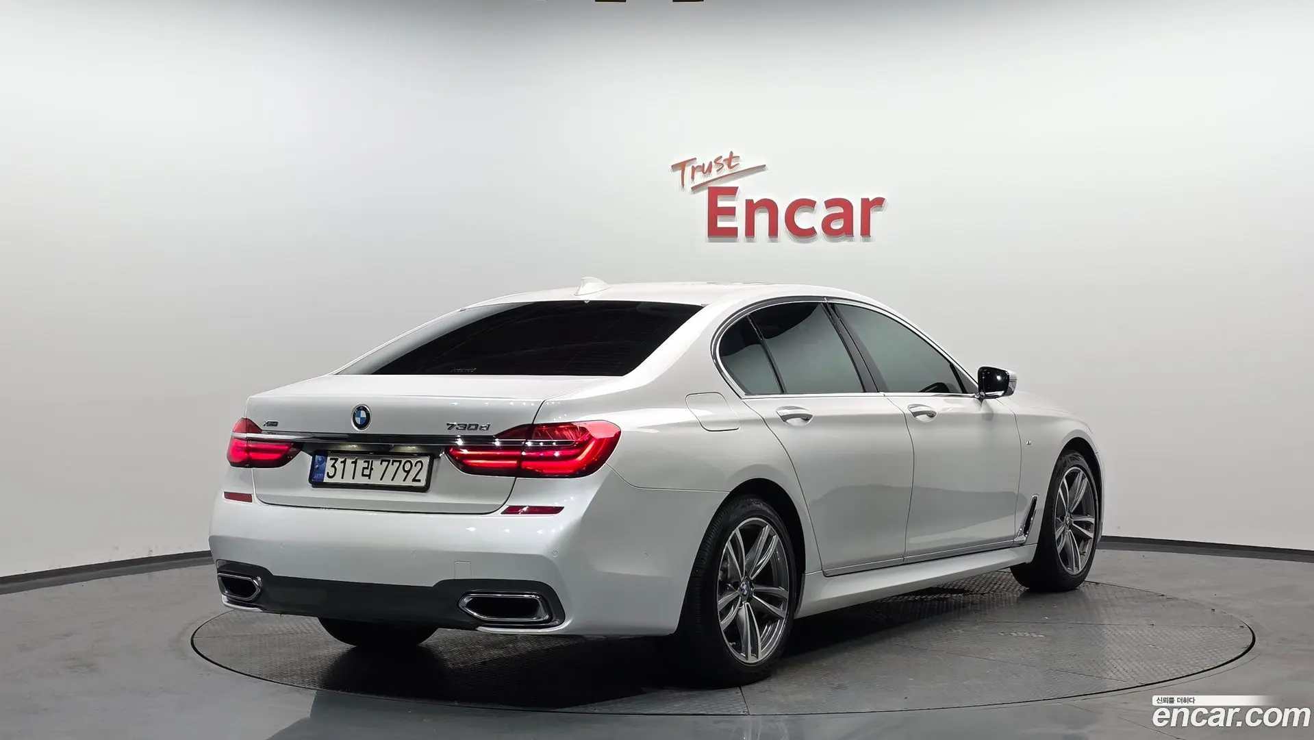 Main__Slider__Photo:7-Series BMW 2017.7-1