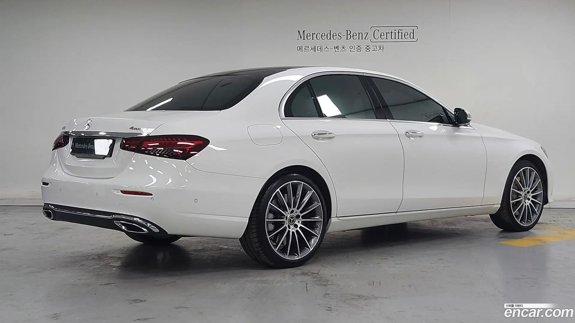Main__Slider__Photo:E-Class Mercedes-Benz 2022.11-1