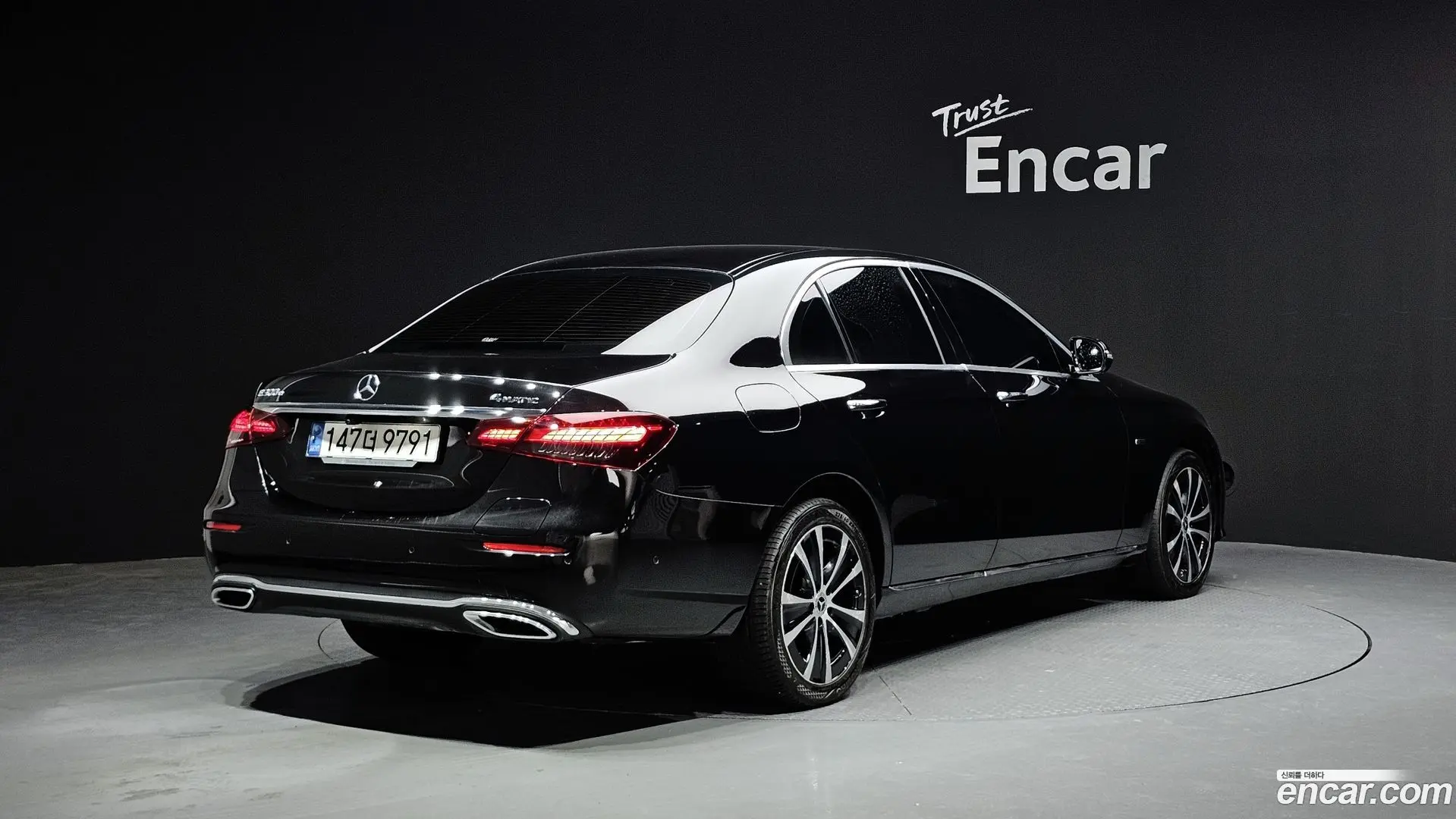 Main__Slider__Photo:E-Class Mercedes-Benz 2020.11-1